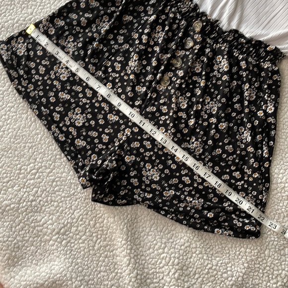 No Comment NY.LA Paperbag Romper. Size: Medium - Picture 9 of 10